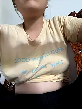 Snapshot of Milk_Mom99 chatting on 10.07.25 Milk Mom99 online show from 10.07.25