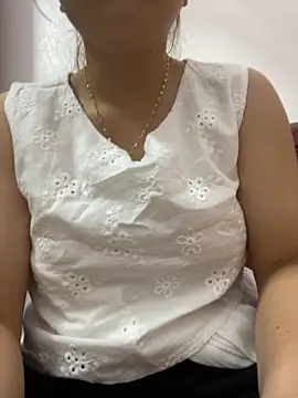 Snapshot of Milk_Mom99 chatting on 10.30.25 Milk Mom99 online show from 10.30.25