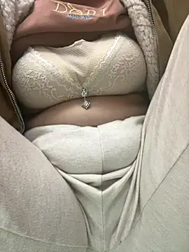 Snapshot of Milk_Mom99 chatting on 11.04.25 Milk Mom99 online show from 11.04.25