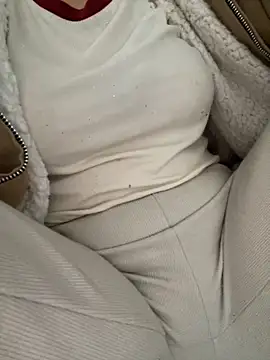 Snapshot of Milk_Mom99 chatting on 11.13.25 Milk Mom99 online show from 11.13.25