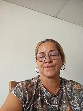 Snapshot of natally_ross21 chatting on 10.31.25 natally ross21 online show from 10.31.25