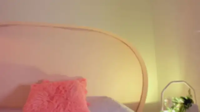 Snapshot of katiepeach_ chatting on 10.18.25 katiepeach online show from 10.18.25