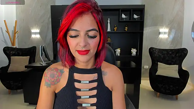 Snapshot of VictoriaMilan_ chatting on 01.27.25 VictoriaMilan online show from 01.27.25