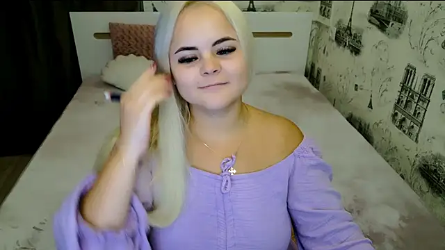 lovely-eyes online show from 10.15.25