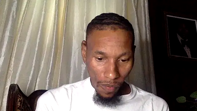 Snapshot of KingDerRico chatting on 10.15.25 KingDerRico online show from 10.15.25