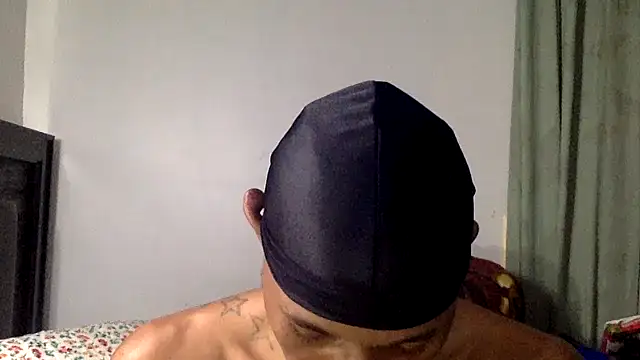 Snapshot of KingDerRico chatting on 11.02.25 KingDerRico online show from 11.02.25