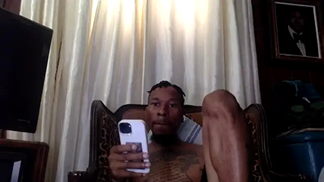 Snapshot of KingDerRico chatting on 11.03.25 KingDerRico online show from 11.03.25