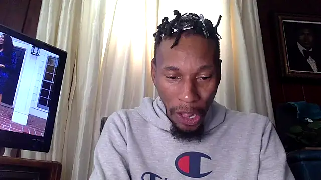 Snapshot of KingDerRico chatting on 11.10.25 KingDerRico online show from 11.10.25