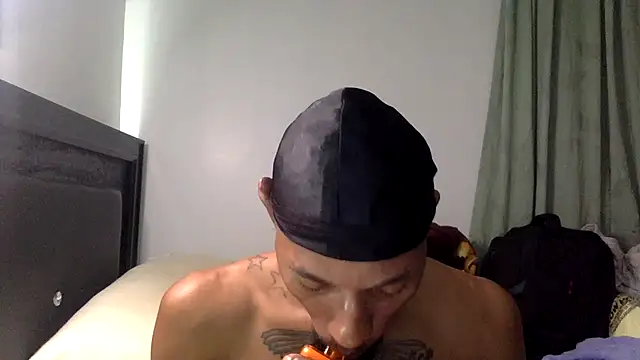 Snapshot of KingDerRico chatting on 11.12.25 KingDerRico online show from 11.12.25