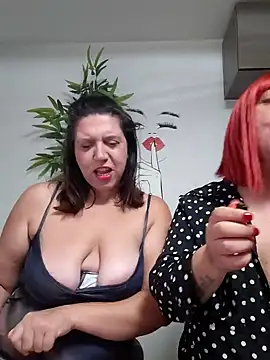 Snapshot of carolyne2023 chatting on 09.23.25 carolyne2023 online show from 09.23.25