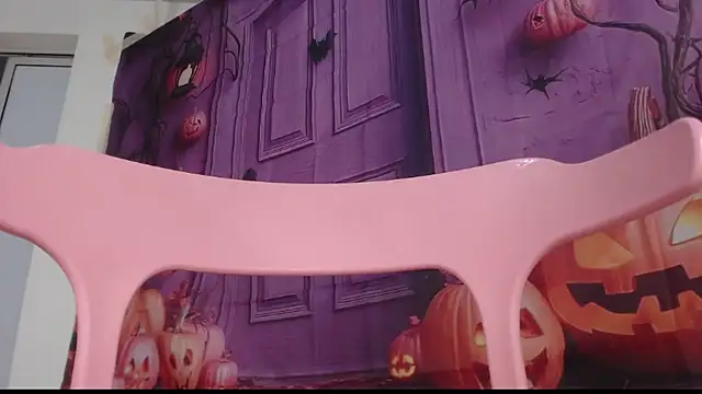 Snapshot of Kitty_Mifl chatting on 11.01.25 Kitty Mifl online show from 11.01.25