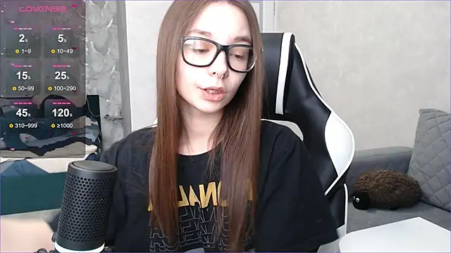 Snapshot of Amarieni chatting on 02.21.25 Amarieni online show from 02.21.25