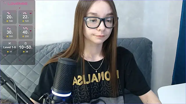 Snapshot of Amarieni chatting on 02.21.25 Amarieni online show from 02.21.25