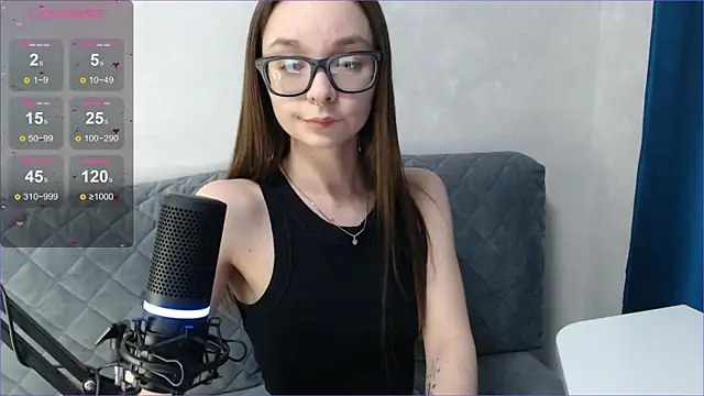 Snapshot of Amarieni chatting on 02.22.25 Amarieni online show from 02.22.25