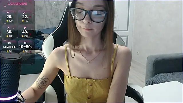 Snapshot of Amarieni chatting on 02.28.25 Amarieni online show from 02.28.25