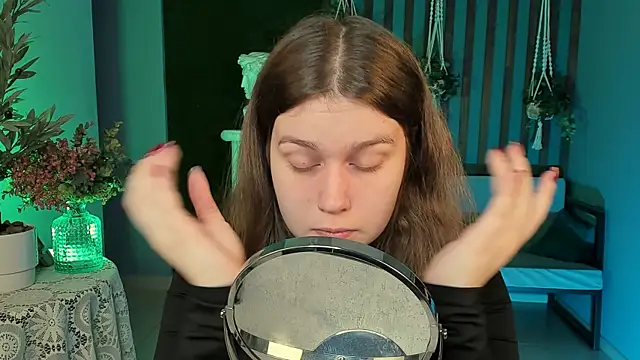 Snapshot of FioraMarmoris chatting on 10.03.25 FioraMarmoris online show from 10.03.25