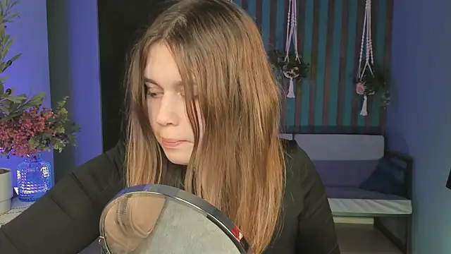 Snapshot of FioraMarmoris chatting on 10.05.25 FioraMarmoris online show from 10.05.25