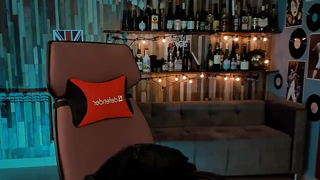 Snapshot of FioraMarmoris chatting on 10.11.25 FioraMarmoris online show from 10.11.25