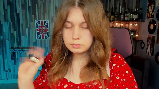 Snapshot of FioraMarmoris chatting on 10.17.25 FioraMarmoris online show from 10.17.25