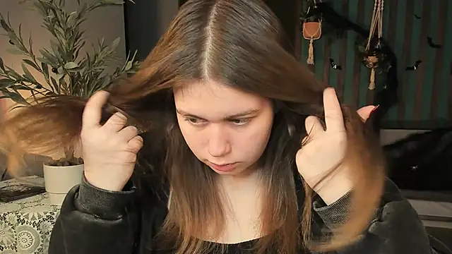 Snapshot of FioraMarmoris chatting on 10.19.25 FioraMarmoris online show from 10.19.25