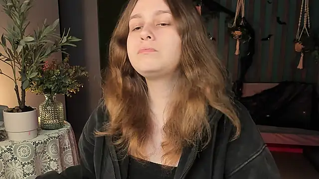 Snapshot of FioraMarmoris chatting on 10.20.25 FioraMarmoris online show from 10.20.25