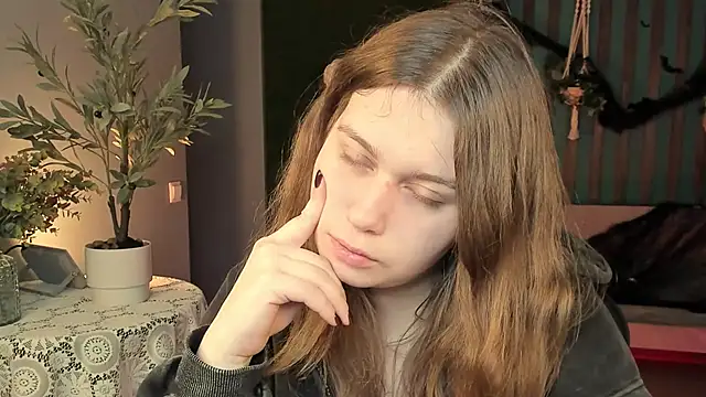 Snapshot of FioraMarmoris chatting on 10.25.25 FioraMarmoris online show from 10.25.25