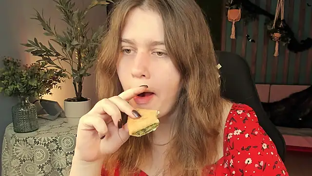 Snapshot of FioraMarmoris chatting on 10.26.25 FioraMarmoris online show from 10.26.25