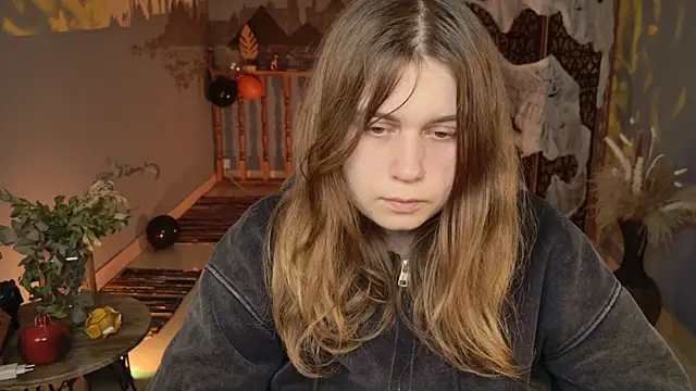 Snapshot of FioraMarmoris chatting on 10.27.25 FioraMarmoris online show from 10.27.25