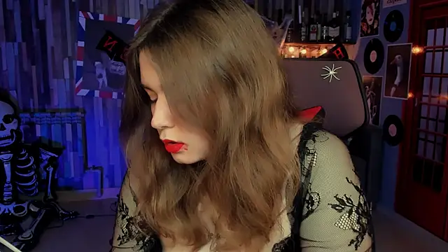 Snapshot of FioraMarmoris chatting on 10.30.25 FioraMarmoris online show from 10.30.25