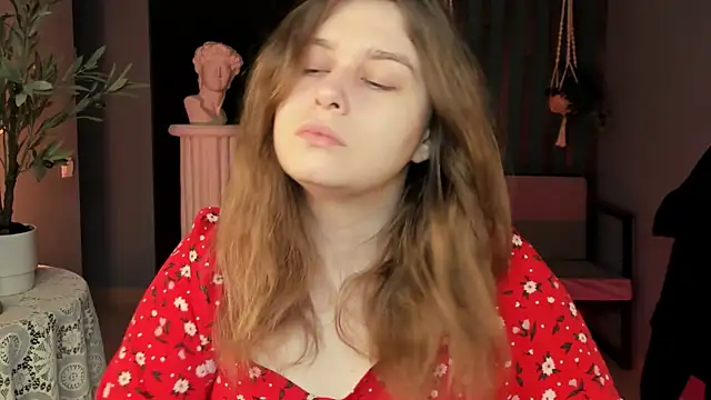 Snapshot of FioraMarmoris chatting on 11.02.25 FioraMarmoris online show from 11.02.25