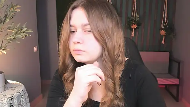 Snapshot of FioraMarmoris chatting on 11.10.25 FioraMarmoris online show from 11.10.25