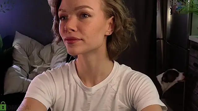 Snapshot of Eva_Natsumi chatting on 10.26.25 Eva Natsumi online show from 10.26.25