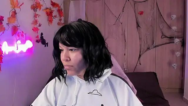 Snapshot of Anagreys chatting on 10.23.25 Anagreys online show from 10.23.25