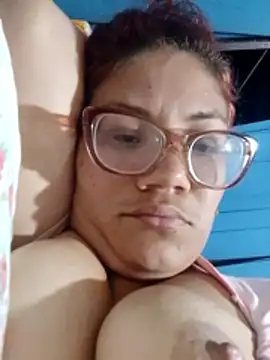 Snapshot of gatitaLR chatting on 02.24.26 gatitaLR online show from 02.24.26