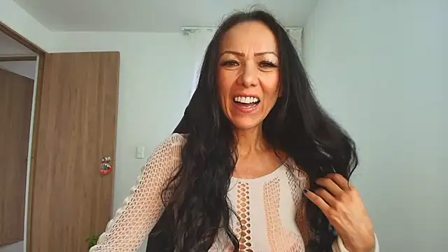 Snapshot of Kasandra_Mature_ chatting on 12.31.24 Kasandra Mature online show from 12.31.24