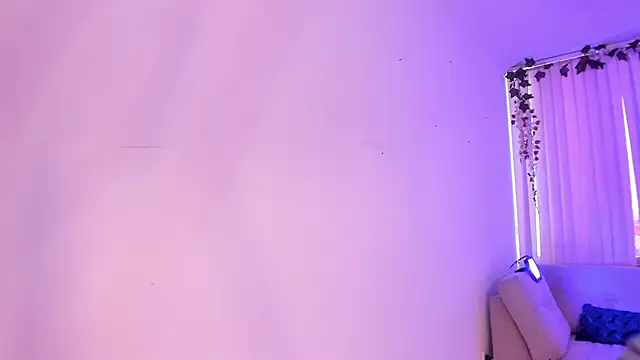 Snapshot of Bella_ev chatting on 09.14.25 Bella ev online show from 09.14.25