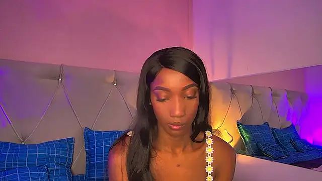 Snapshot of FiorelaLenin chatting on 10.18.25 FiorelaLenin online show from 10.18.25