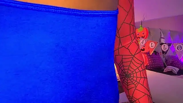 Snapshot of FiorelaLenin chatting on 10.31.25 FiorelaLenin online show from 10.31.25