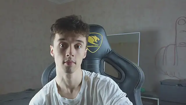 Snapshot of MasonWarholl chatting on 10.18.25 MasonWarholl online show from 10.18.25