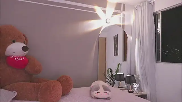 AnnyHizzle online show from 10.28.25