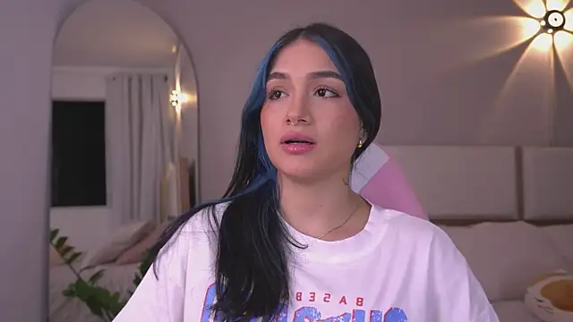AnnyHizzle online show from 06.04.26