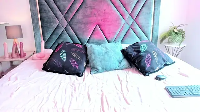 Dapnne  online show from 02.09.25