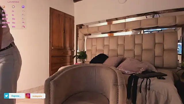 Dapnne  online show from 10.23.25