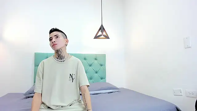 Snapshot of Tinny_and_Candy chatting on 12.17.24 Tinny and Candy online show from 12.17.24