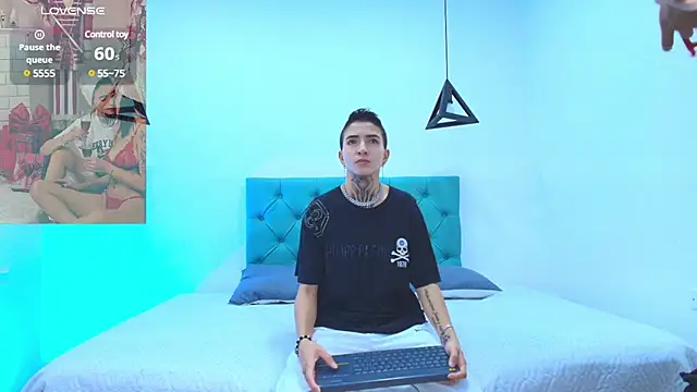 Snapshot of Tinny_and_Candy chatting on 01.11.25 Tinny and Candy online show from 01.11.25