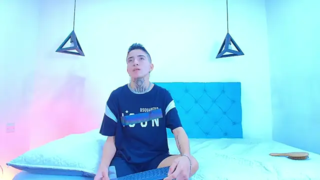 Snapshot of Tinny_and_Candy chatting on 01.21.25 Tinny and Candy online show from 01.21.25