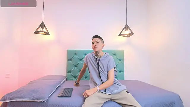 Snapshot of Tinny_and_Candy chatting on 01.24.25 Tinny and Candy online show from 01.24.25