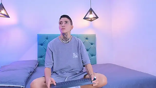 Snapshot of Tinny_and_Candy chatting on 01.29.25 Tinny and Candy online show from 01.29.25