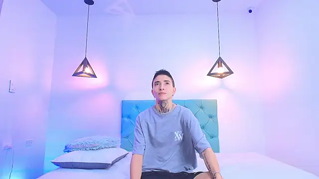 Snapshot of Tinny_and_Candy chatting on 02.05.25 Tinny and Candy online show from 02.05.25