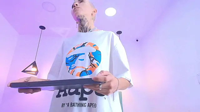 Snapshot of Tinny_and_Candy chatting on 02.21.25 Tinny and Candy online show from 02.21.25